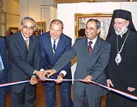 Inauguration de l'exposition par l'Ambassadeur de France lors du vernissage, le 16 Juin 2004