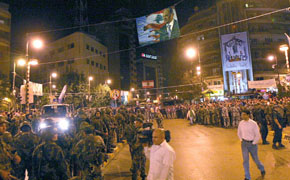 27/11/2006: l'arm&eacute;e libanaise s'interpose place Sassine entre partisans des FL (Geagea) et du CPL(Aoun)