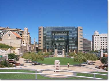 Le Jardin et Mémorial Khalil Gibran, inauguré le 31 Mars 2001, au nouveau Centre-Ville de Beyrouth, face au batiment des Nations Unies