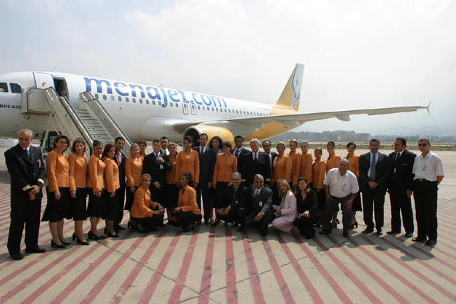 L'équipe de Menajet au grand complet lors de la livraison de l'avion à l'Aéroport de Beyrouth